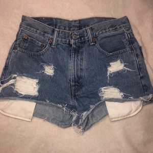 vintage levis: high wasted jean shorts